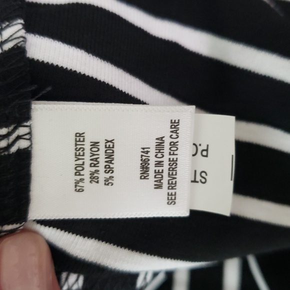 Plus Size NWT Women's Boxy Top 4X Black White Striped V-neck Casual Relaxed New - Picture 9 of 11